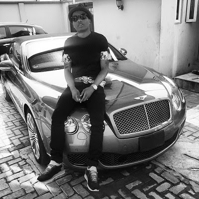 Wizkid-Steps-Out-with-His-Bentley-Car