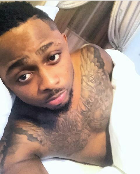 Sean Tizzle Shows Off His Chest Tattoo In New Bedr
