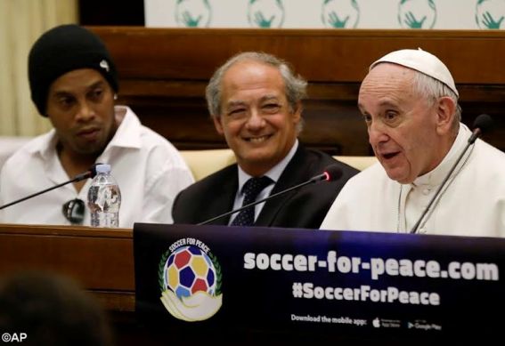 Football Legend, Ronaldinho Meets Pope Francis (Photos) (3)