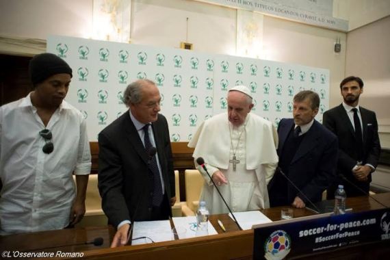 Football Legend, Ronaldinho Meets Pope Francis (Photos) (5)