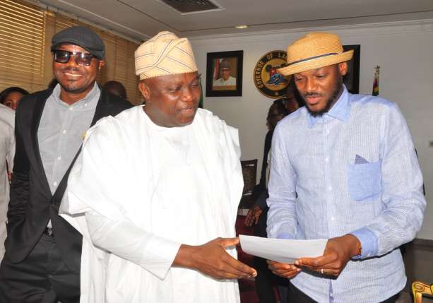 2baba Gets Honored By Lagos State Governor, Ambode (4)